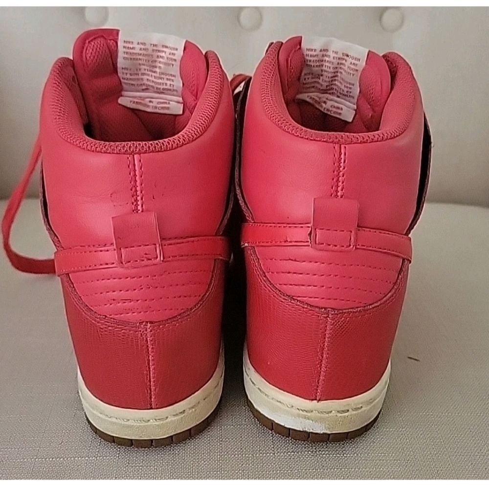 Nike Dunk Sky Hi Red Women’s Size 7.5 Leather Hidden Wedge Sneakers 528899-603 - Picture 4 of 7